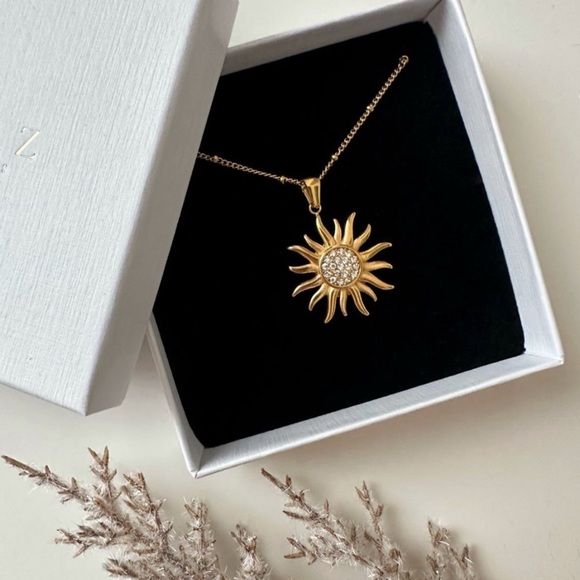 18K Gold Plated Sun Pendant Necklace - Picture 1 of 5